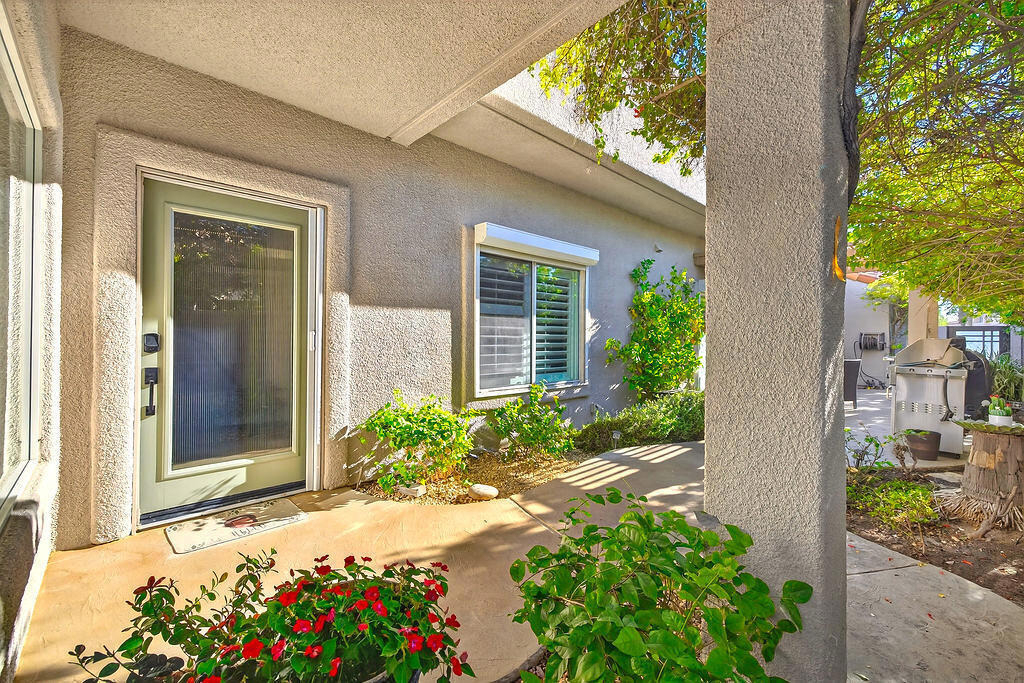 10 Colonial Drive - Photo 5