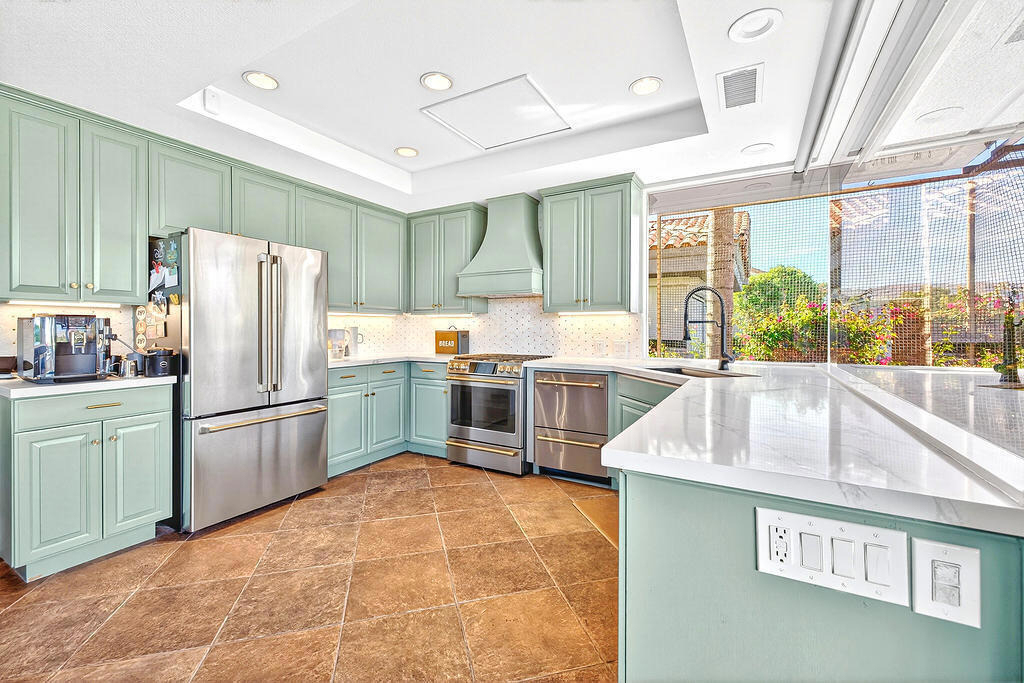 10 Colonial Drive - Photo 8