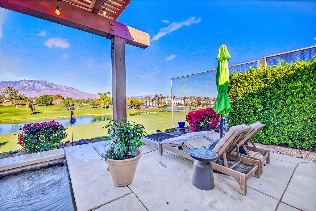10 Colonial Drive - Photo 1