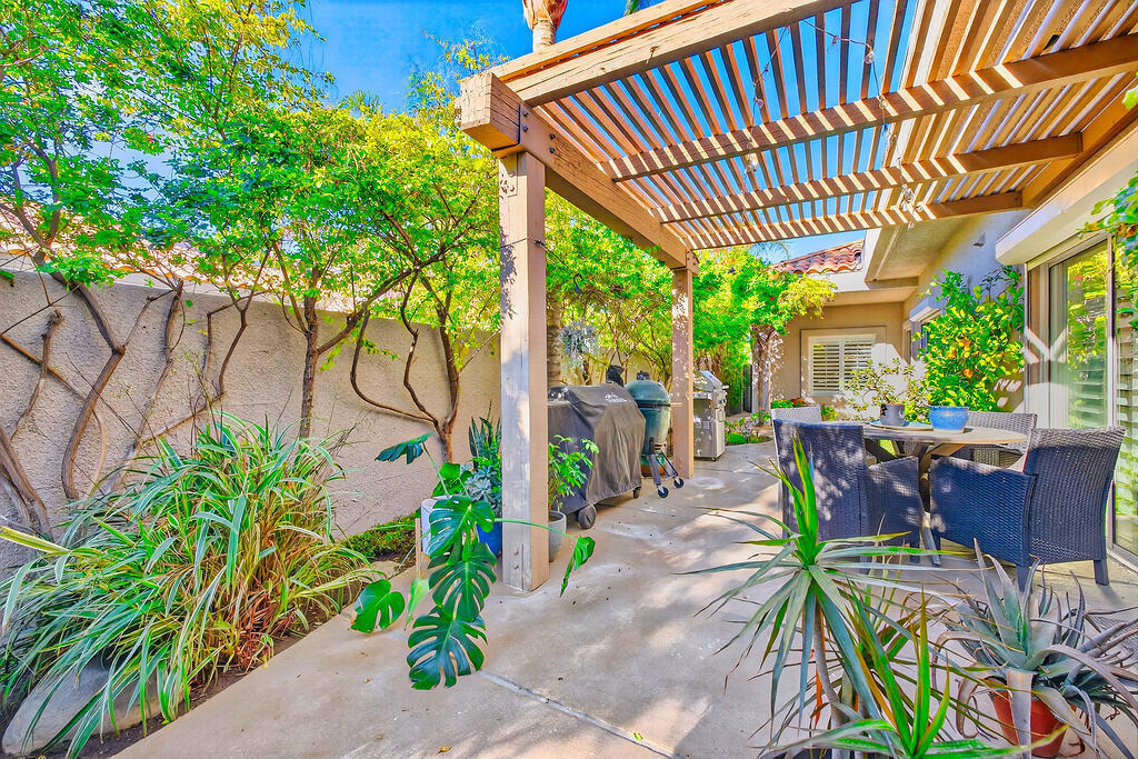 10 Colonial Drive - Photo 22