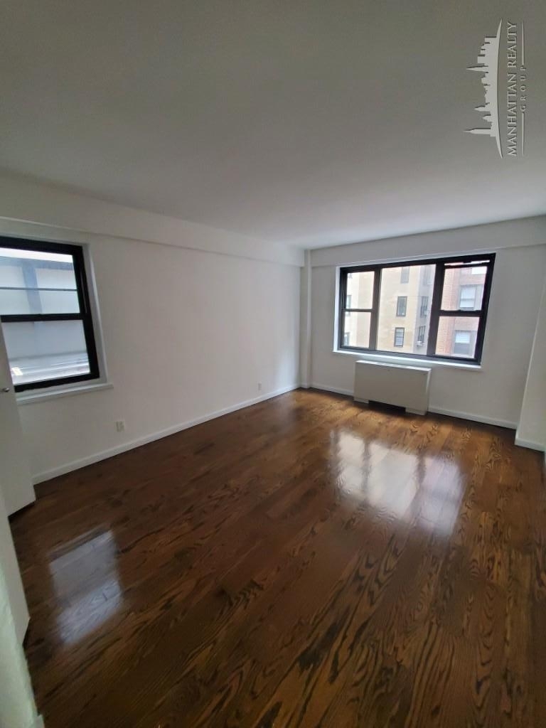 Flex 3 bedroom on East 56th Street - Photo 7
