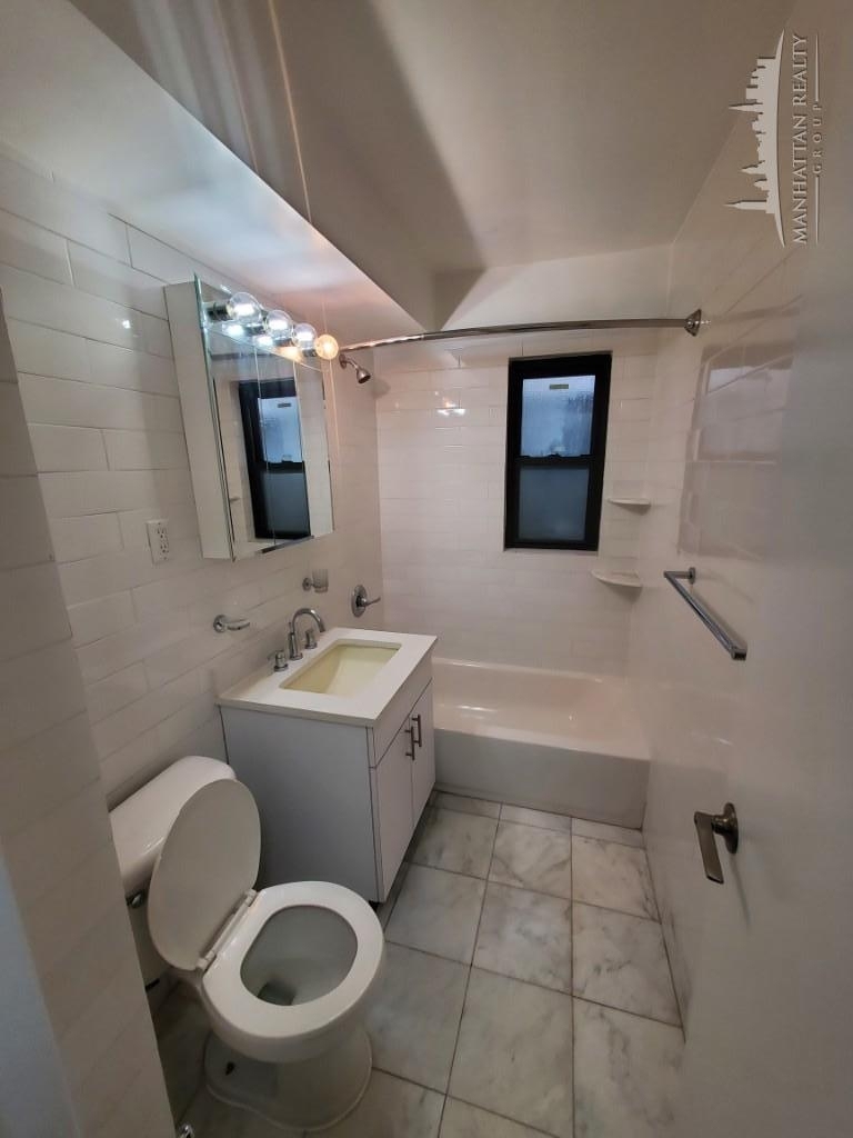 Flex 3 bedroom on East 56th Street - Photo 8