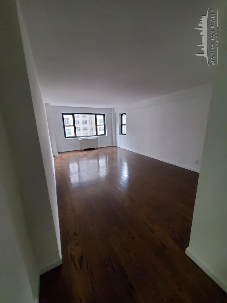 Flex 3 bedroom on East 56th Street - Photo 5