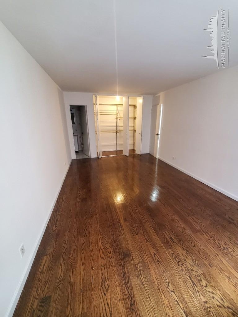 Flex 3 bedroom on East 56th Street - Photo 6