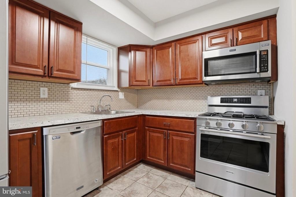 4546 Rosemarie Drive - Photo 7