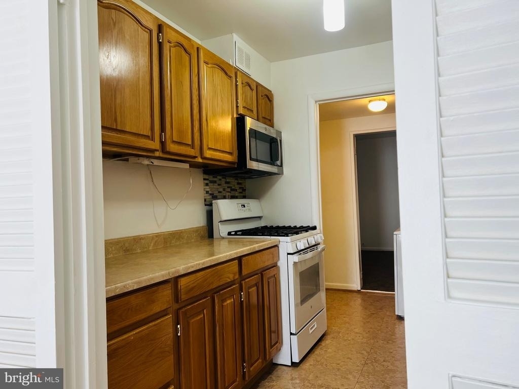 8613 Seasons Way - Photo 11