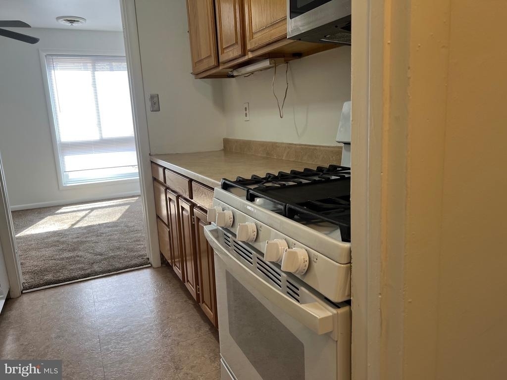 8613 Seasons Way - Photo 10
