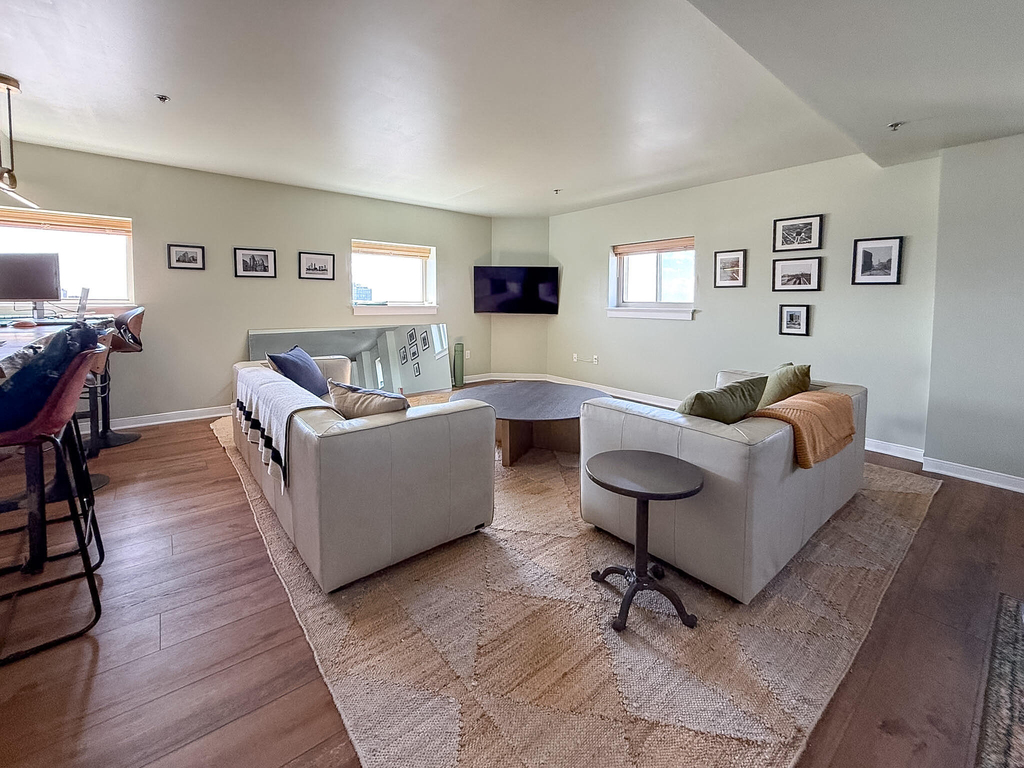 525 W Lafayette Boulevard - Photo 3