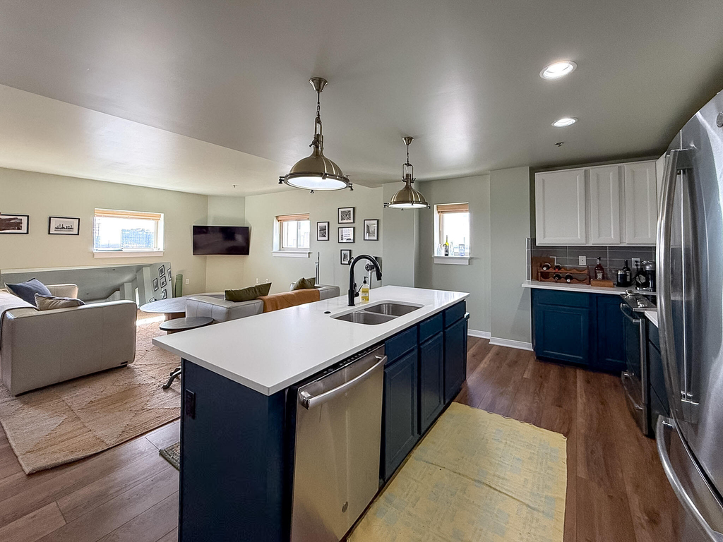 525 W Lafayette Boulevard - Photo 1