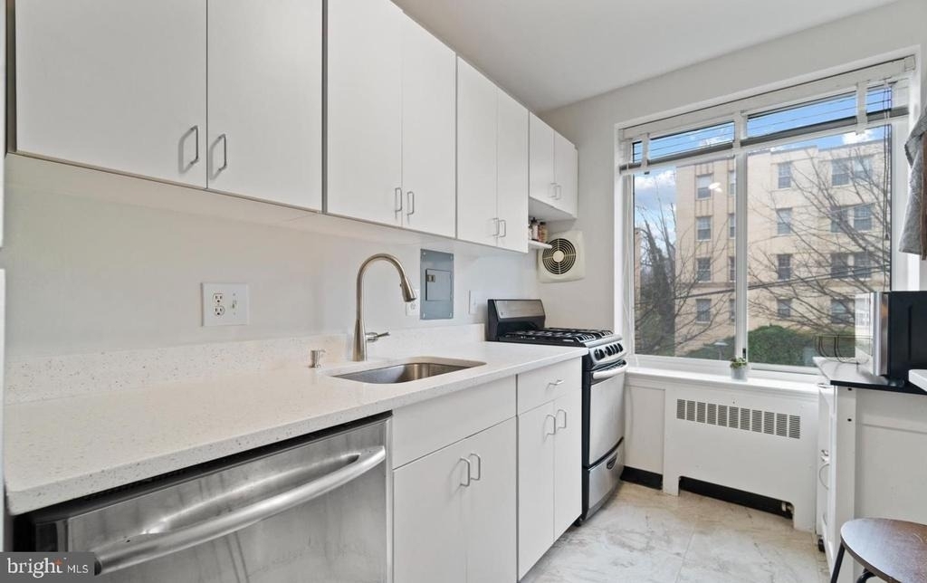 4100 W Street Nw - Photo 3