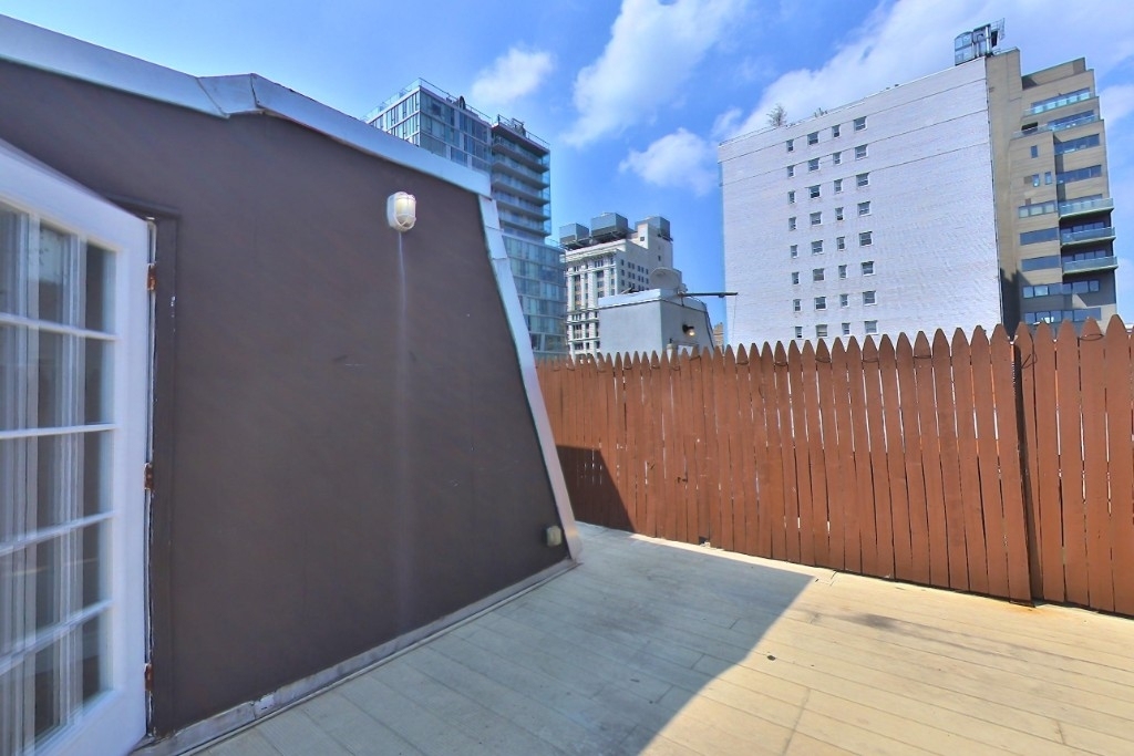 202 East 13th Street - Photo 6