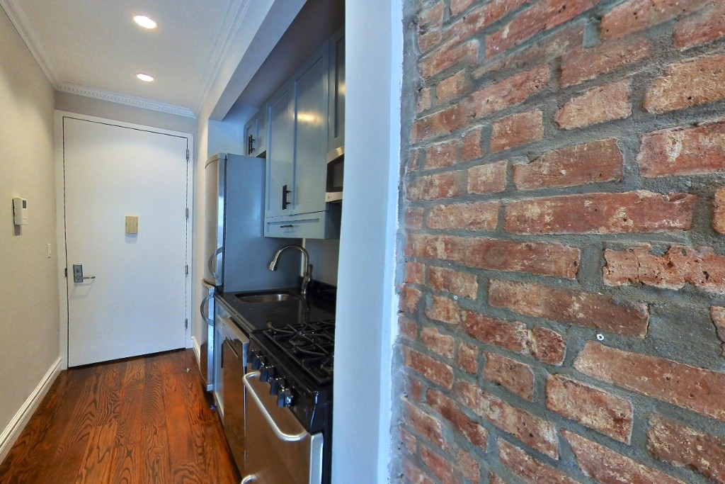 202 East 13th Street - Photo 2