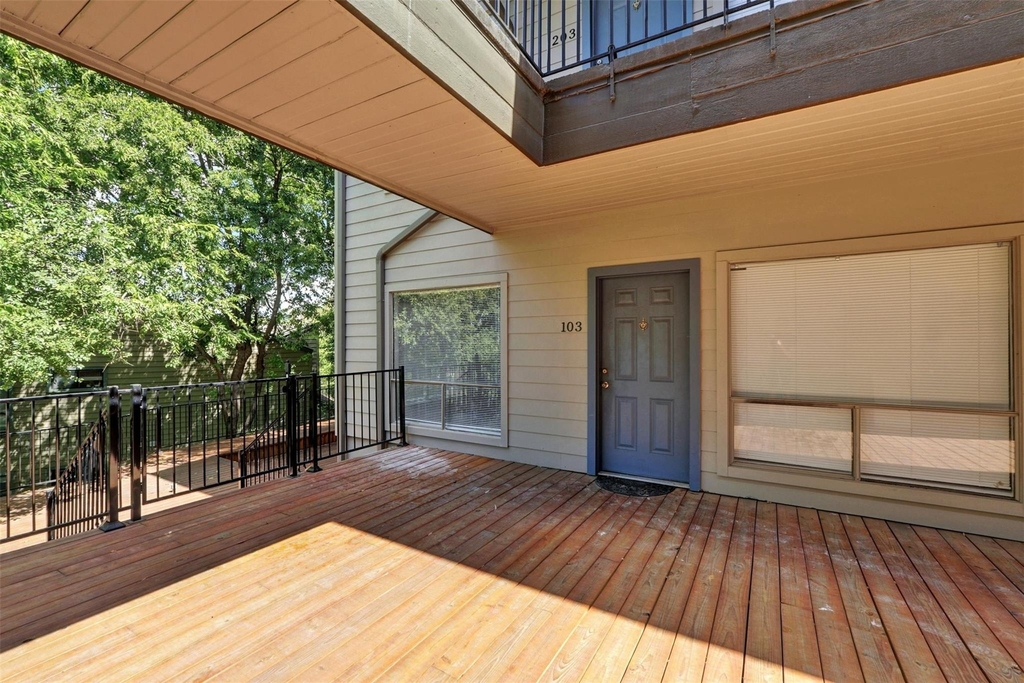 908 Poplar St - Photo 0