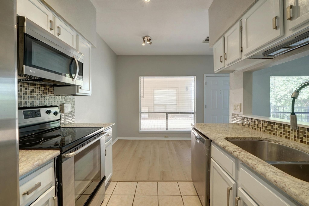908 Poplar St - Photo 2