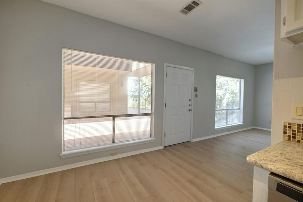 908 Poplar St - Photo 9