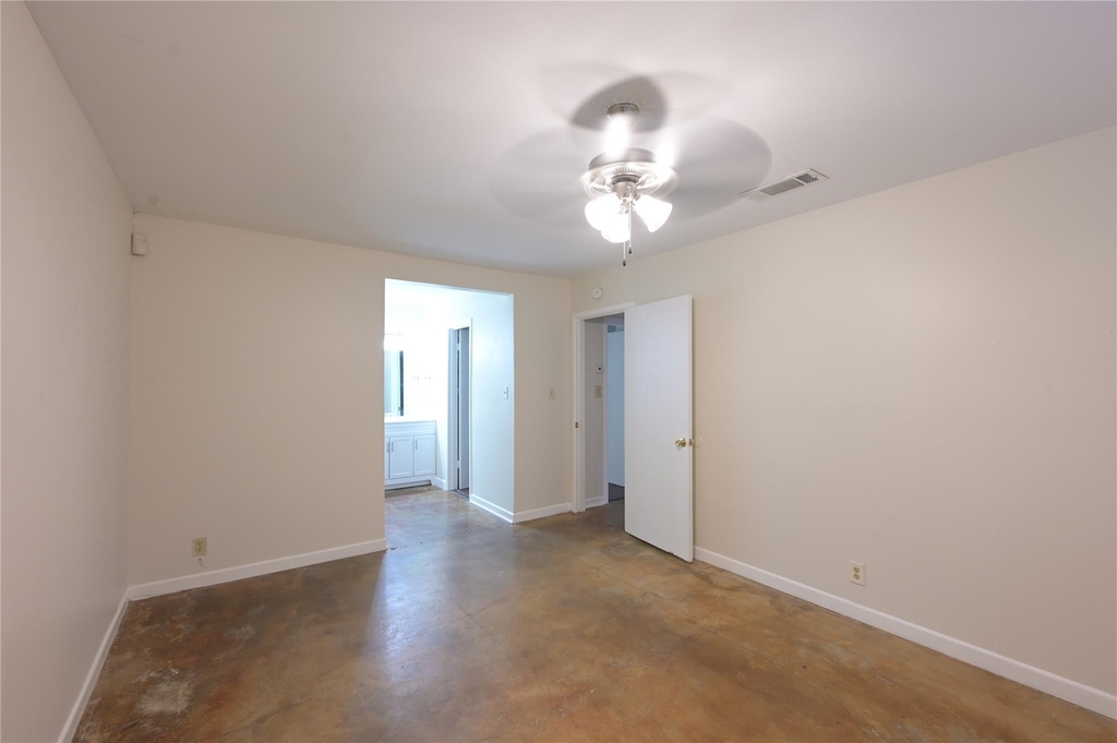 2303 Western Trails Blvd - Photo 6
