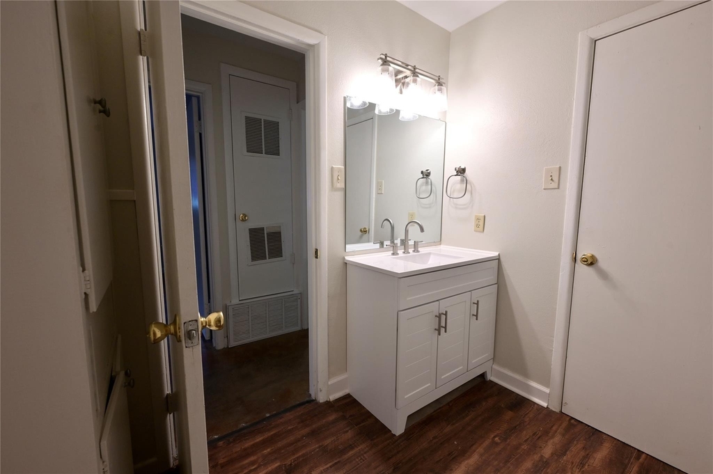 2303 Western Trails Blvd - Photo 10