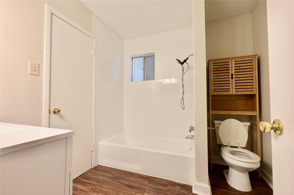 2303 Western Trails Blvd - Photo 9
