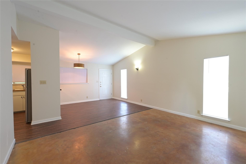 2303 Western Trails Blvd - Photo 5