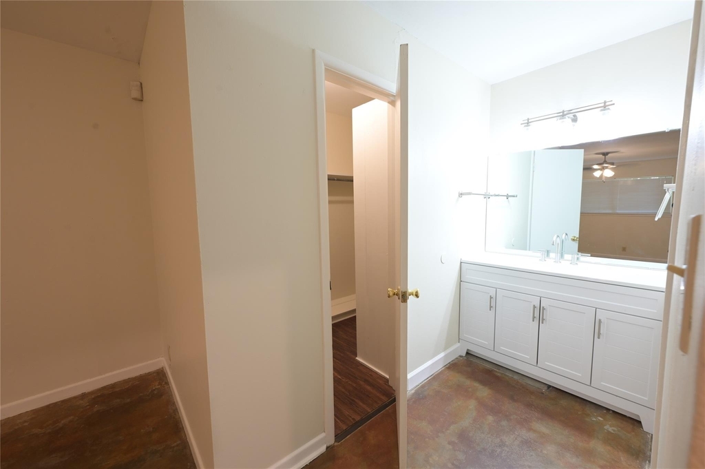 2303 Western Trails Blvd - Photo 7