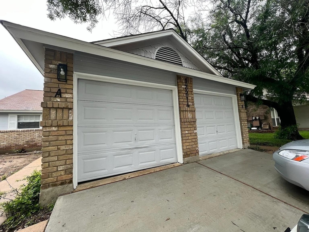 12214 Thompkins Dr - Photo 1