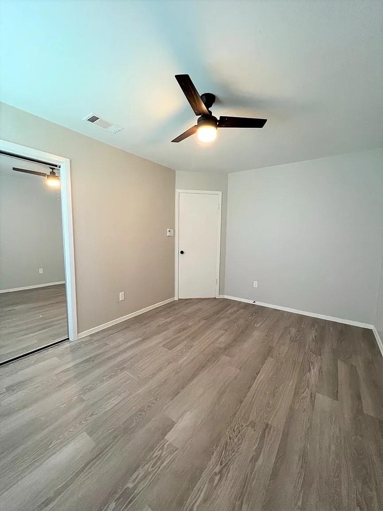 12214 Thompkins Dr - Photo 10