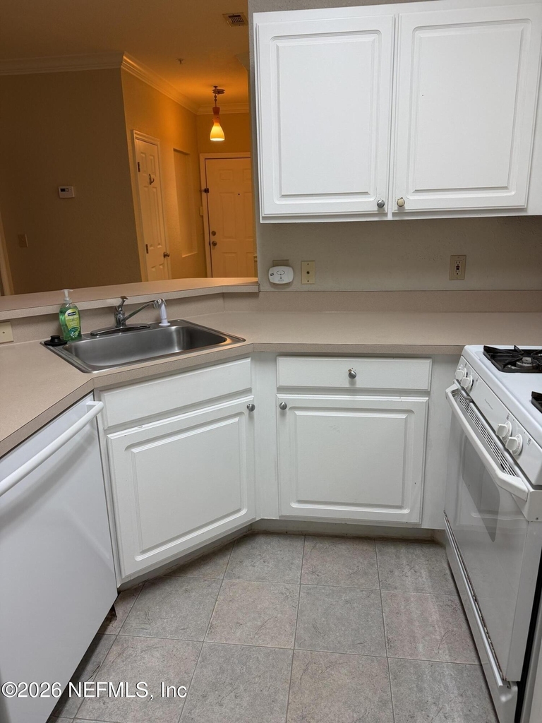 13810 Sutton Park Drive N - Photo 4