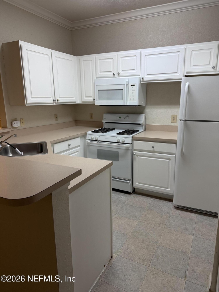 13810 Sutton Park Drive N - Photo 3