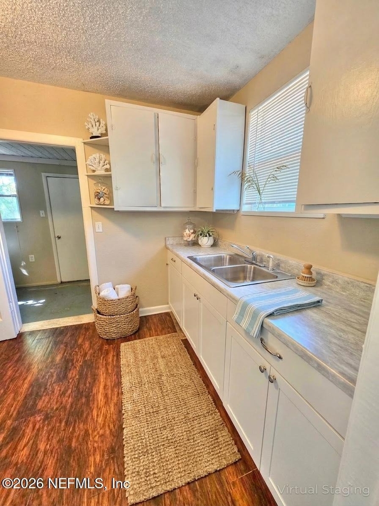 916 W 25th Street - Photo 24
