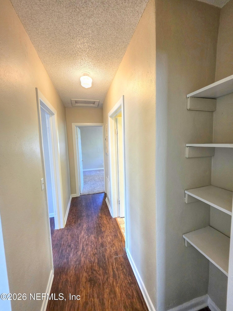 916 W 25th Street - Photo 16