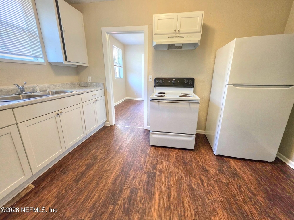 916 W 25th Street - Photo 13