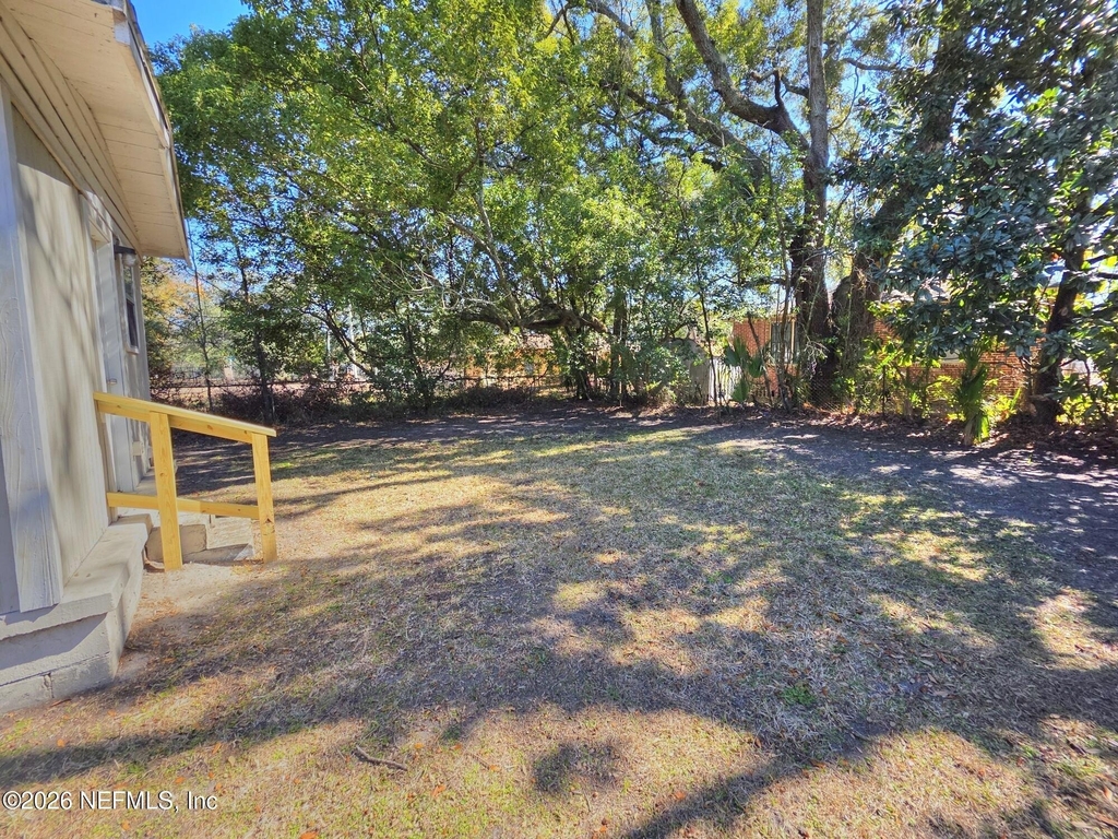 916 W 25th Street - Photo 4