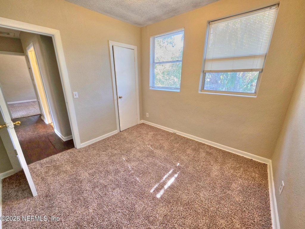 916 W 25th Street - Photo 15