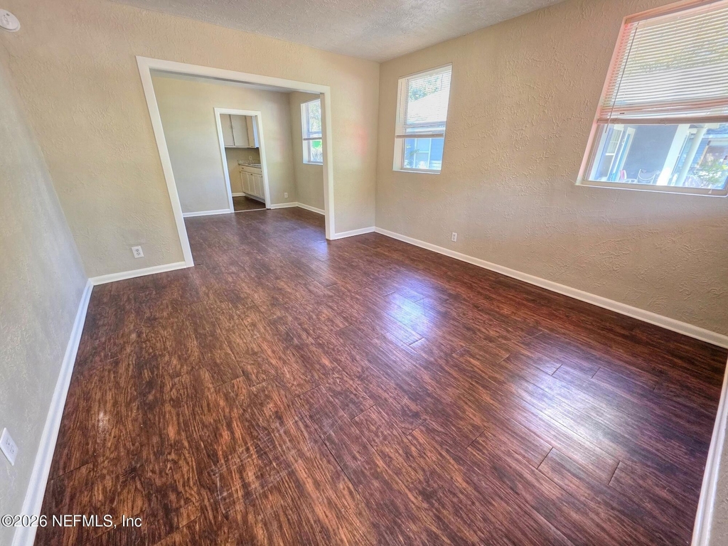 916 W 25th Street - Photo 5
