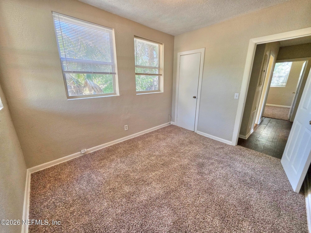 916 W 25th Street - Photo 19