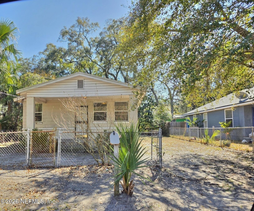 916 W 25th Street - Photo 0