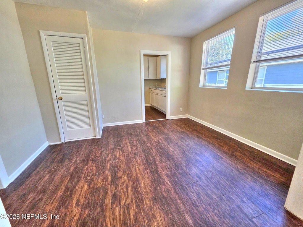 916 W 25th Street - Photo 9