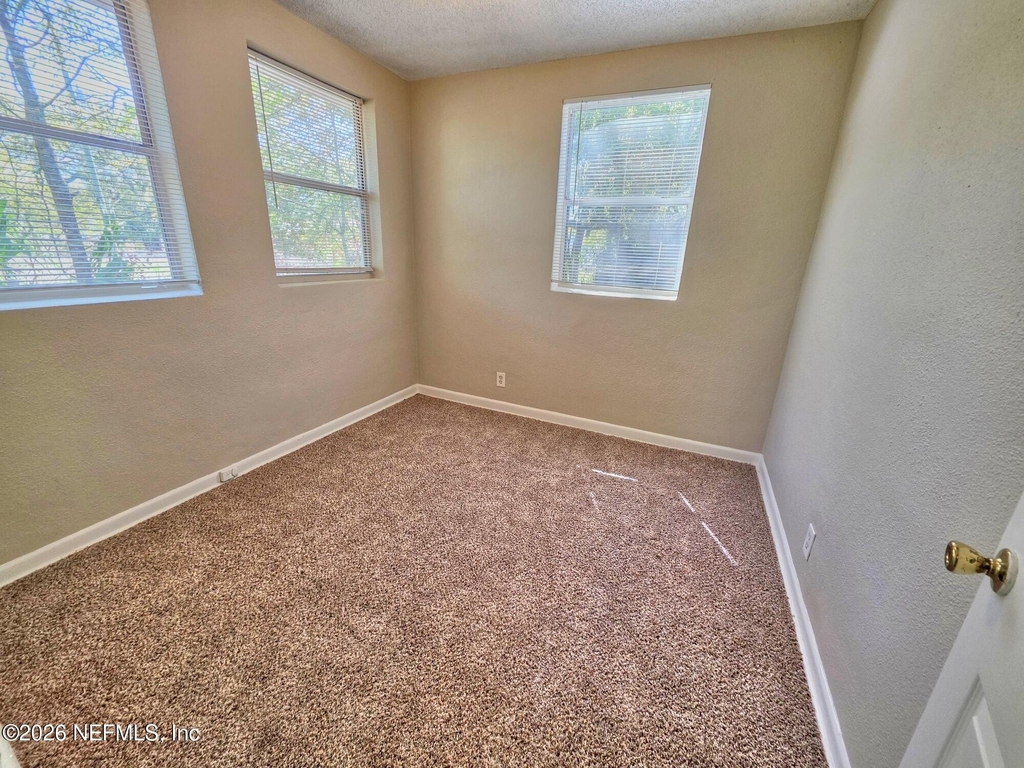 916 W 25th Street - Photo 14