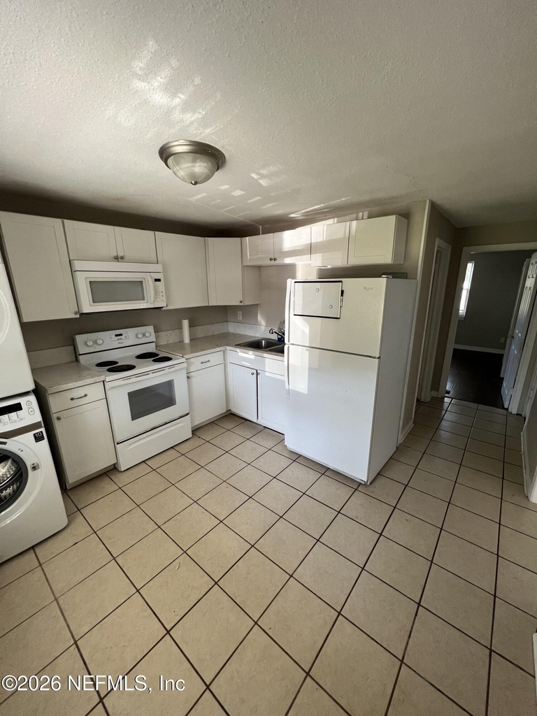 1653 Sheridan Street - Photo 3