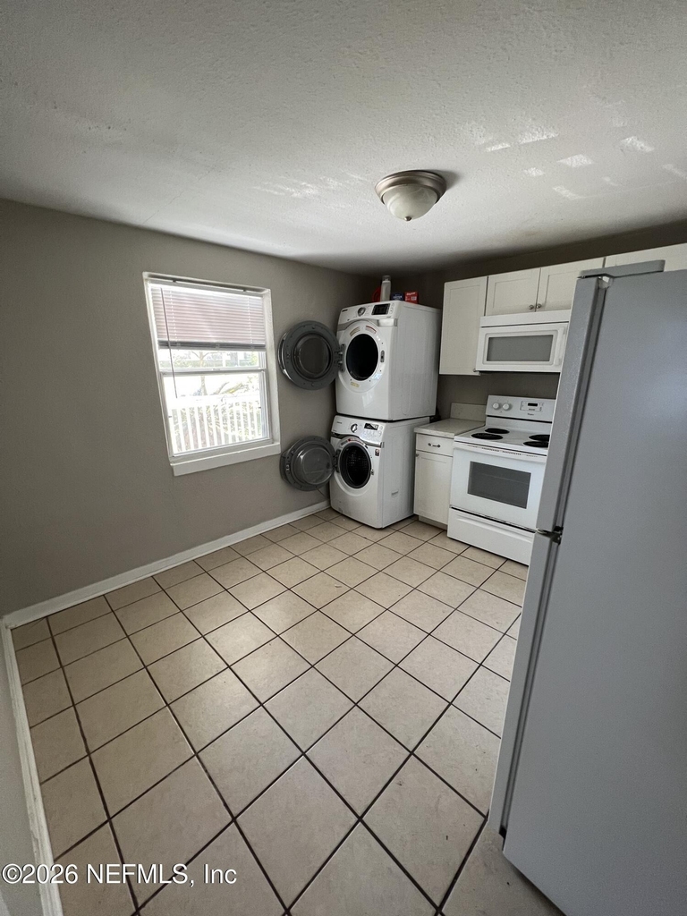 1653 Sheridan Street - Photo 2