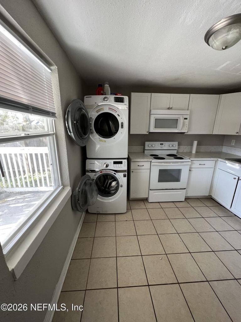 1653 Sheridan Street - Photo 4