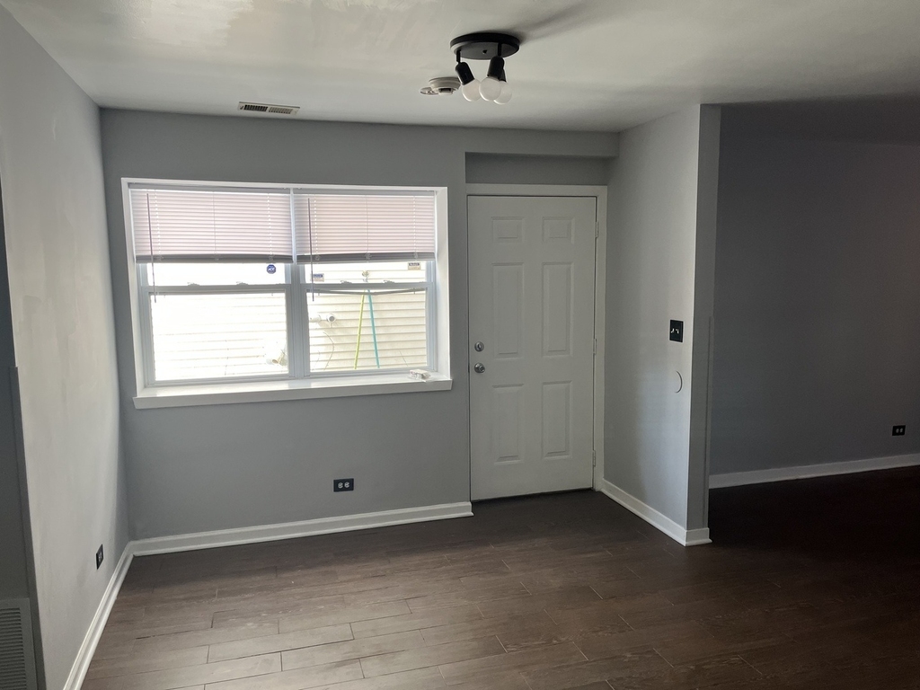6538 S Kenwood Avenue - Photo 2