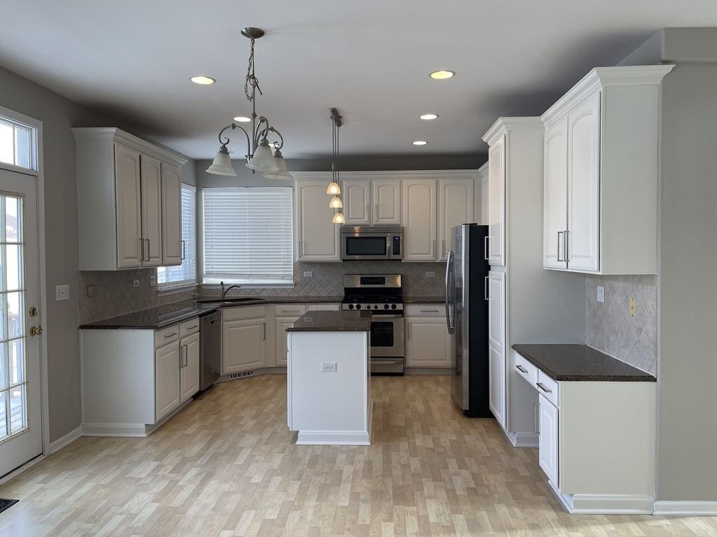 452 E Amherst Street - Photo 5