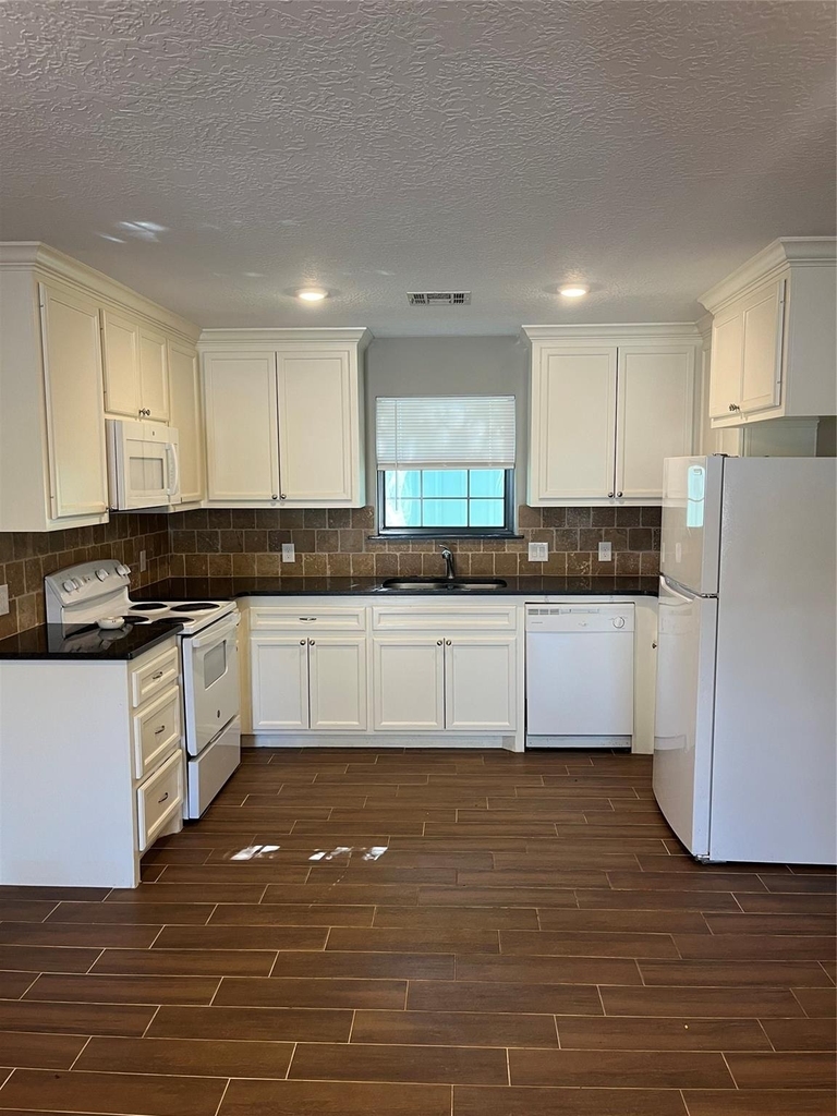18222 Bonnie Alice Drive - Photo 4