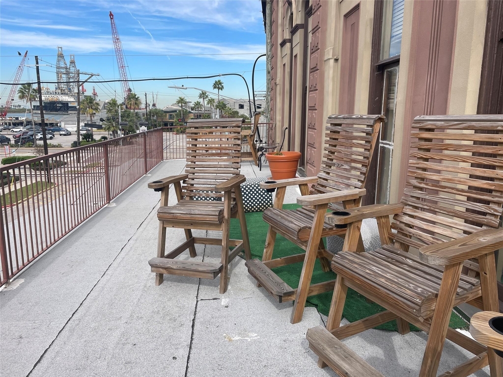2118 Strand Street - Photo 2
