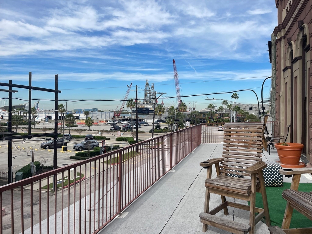2118 Strand Street - Photo 4