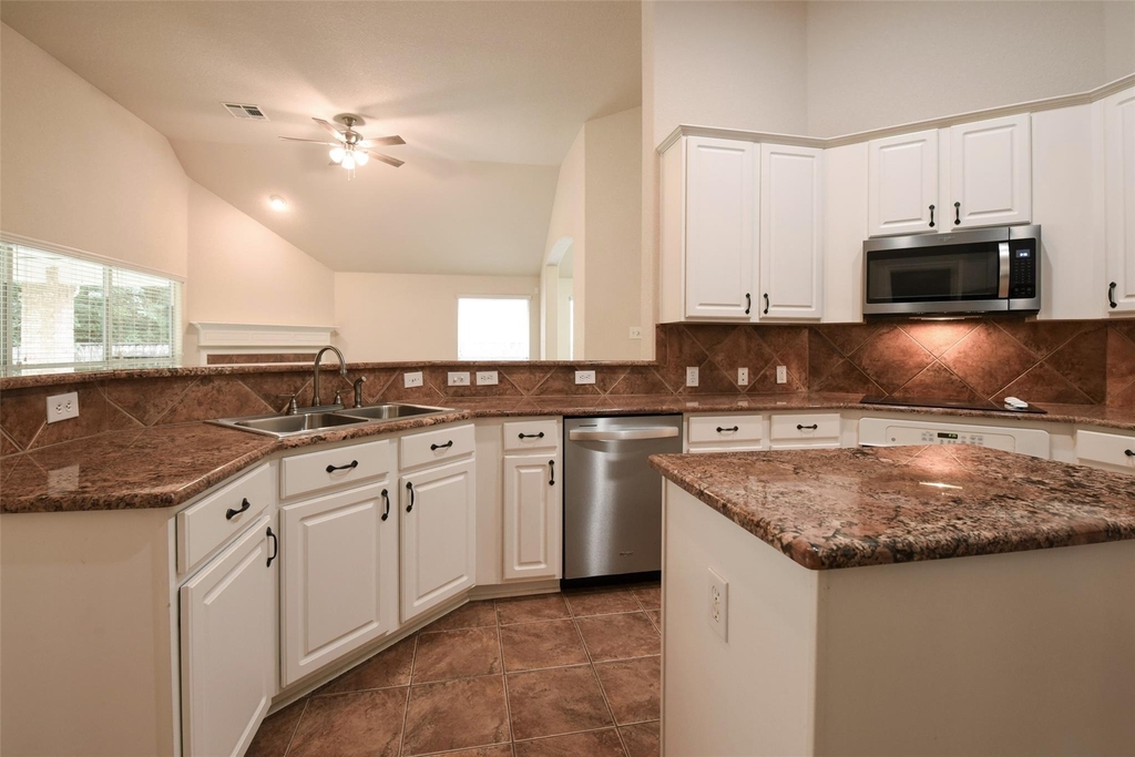 22 Hobbit Glen Drive - Photo 8