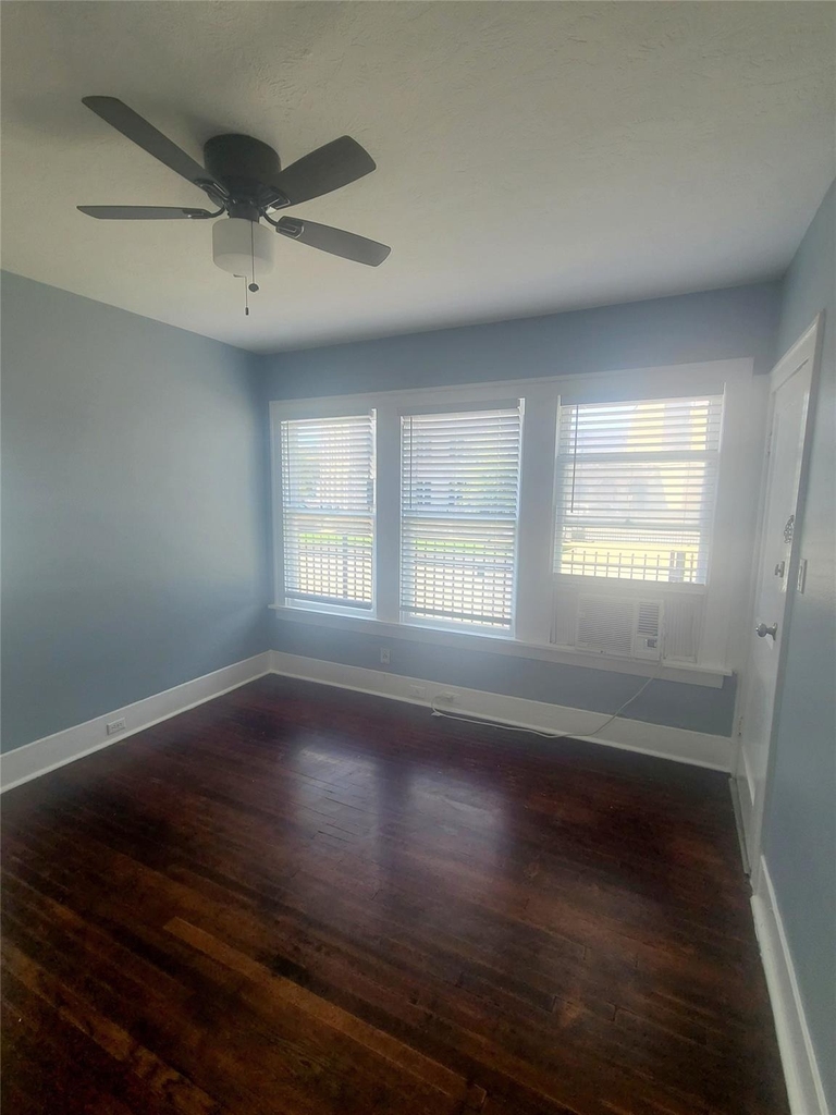 4414 Woodside Street - Photo 2