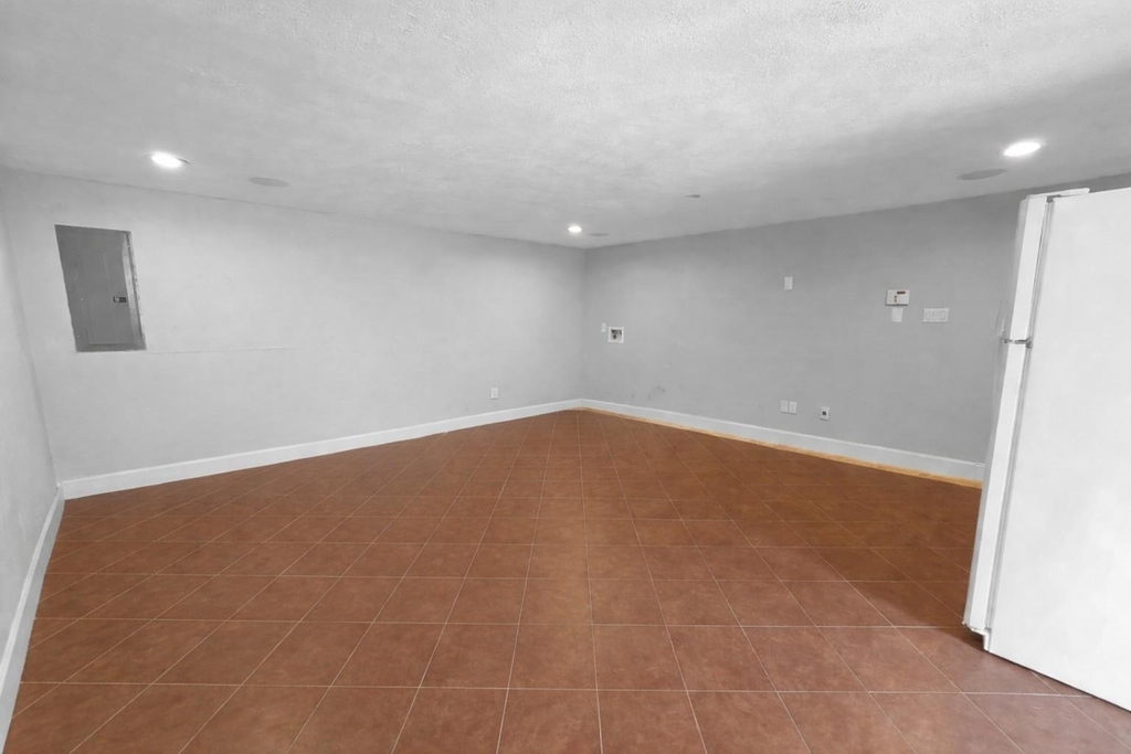 7013 Hemlock Street - Photo 2