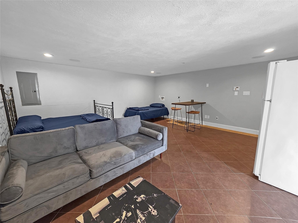 7013 Hemlock Street - Photo 6